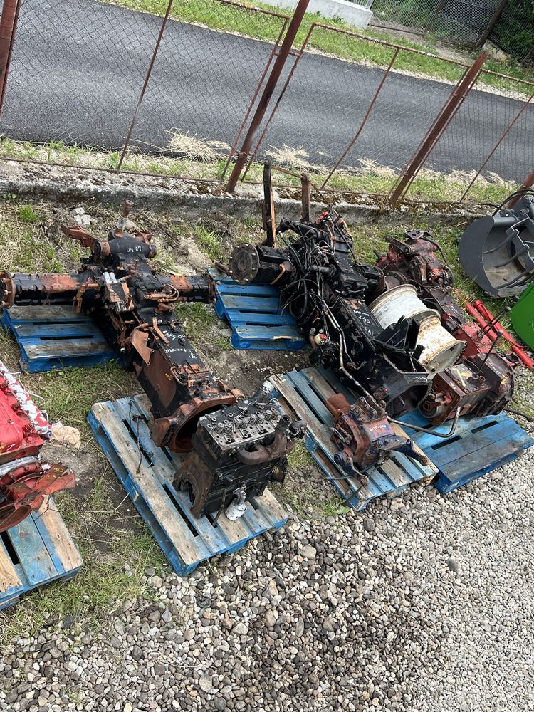 Dezmembrez diferite tractoare Case, International, Fiat, Same, John De