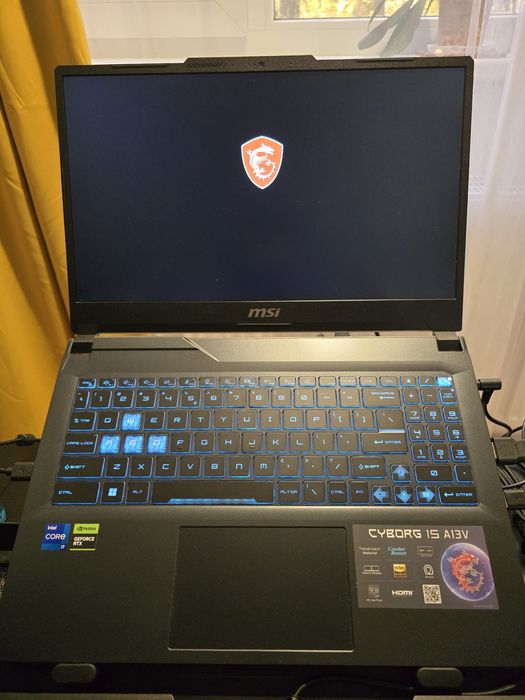 Laptop Gaming MSI Cyborg 15 a13V