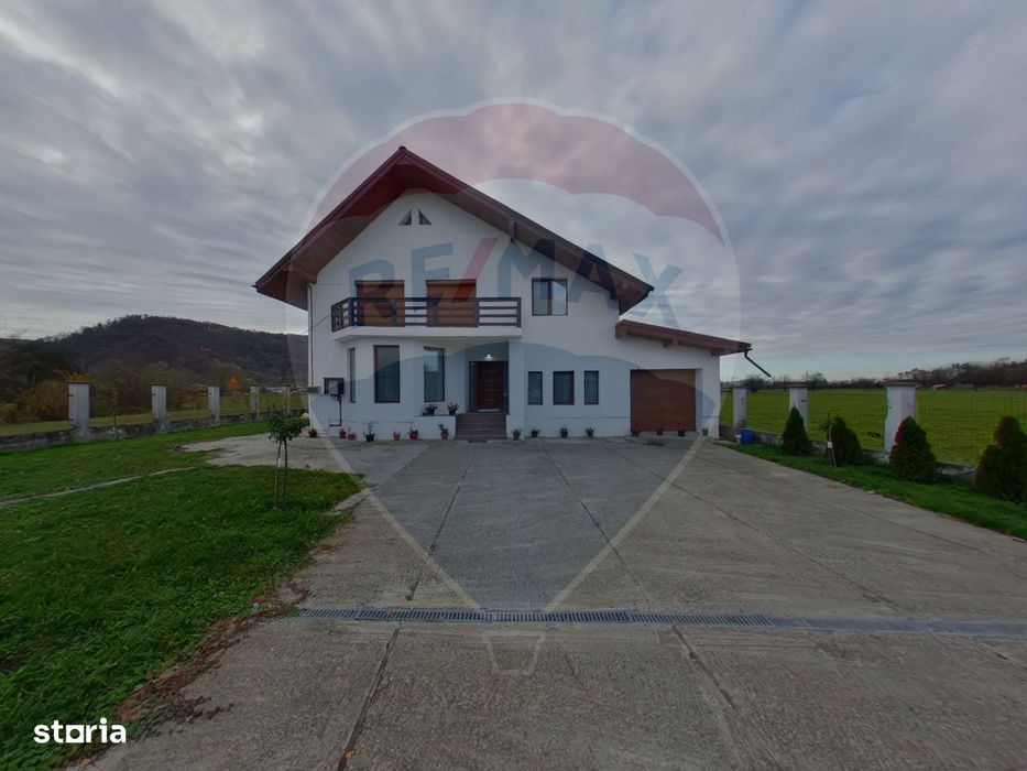 Casă / Vilă cu 6 camere de vânzare în zona Est