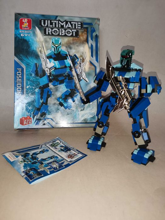 Играчка - робот от над 200 части тип "Лего"