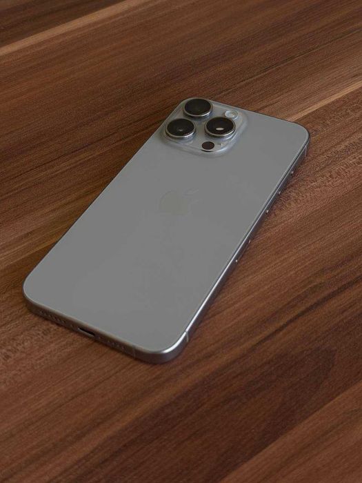 I PHONE PRO MAX 15 titan ideal sostayana