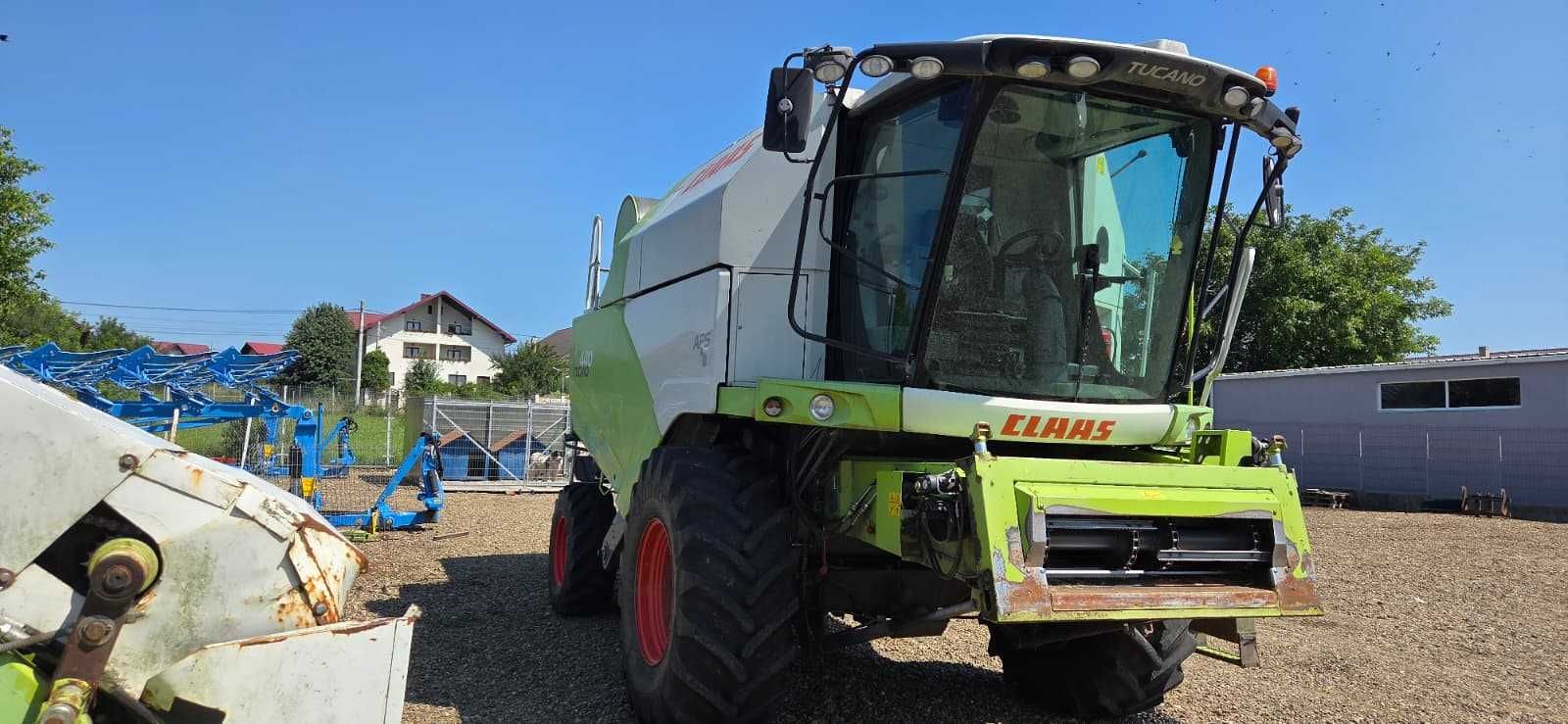 Combina Claas Tucano 440 T4i