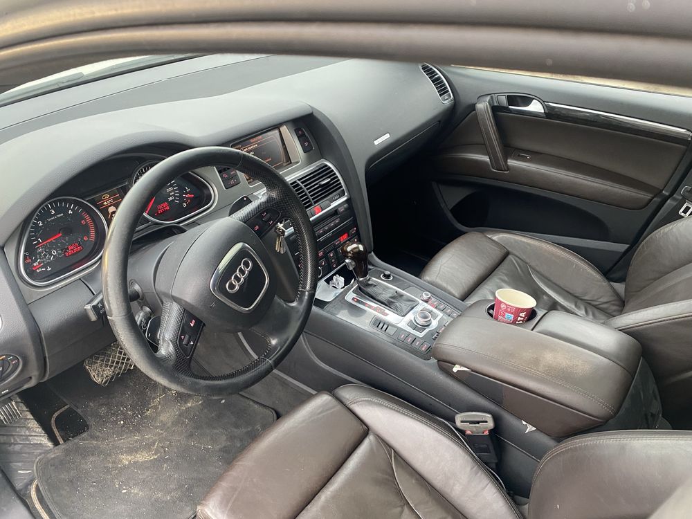 Vand audi q7 30 d 233 cai