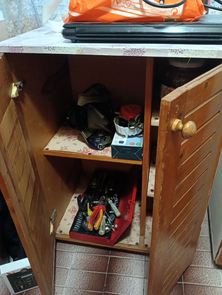 Продават се Шкафове