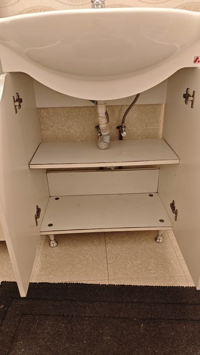 Mobilier baie - suport + chiuveta + baterie + oglindă cu becuri + dula