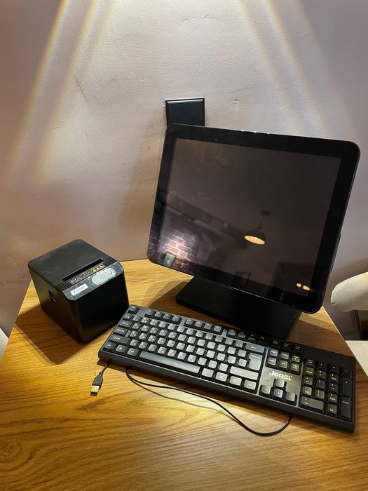 Продаётся моноблок, клавиатура и чек принтер