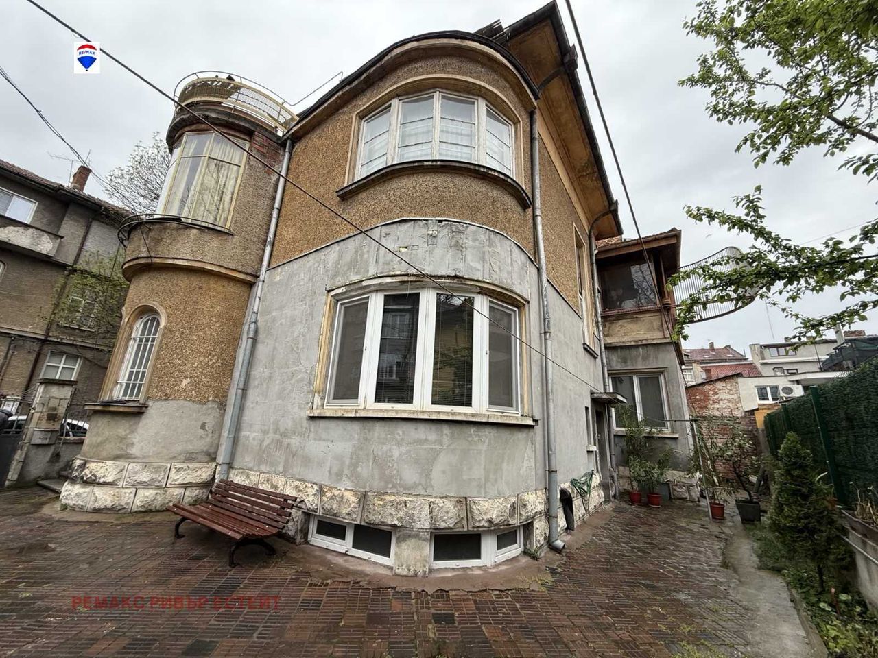 Дава се под наем Етаж от къща в Русе, Център - 121 кв.м за 510 € - Снимка #9