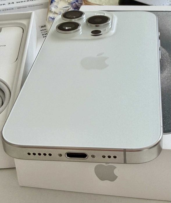 iPhone 15 Pro , 256GB , Natural Titanium