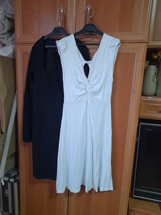 Vând Rochi de seara ,botez etc,