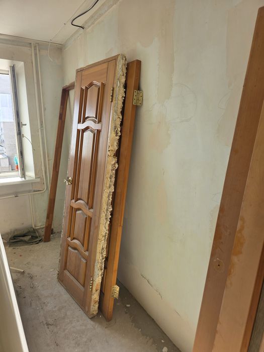 Продам меж комнатные двери  бу