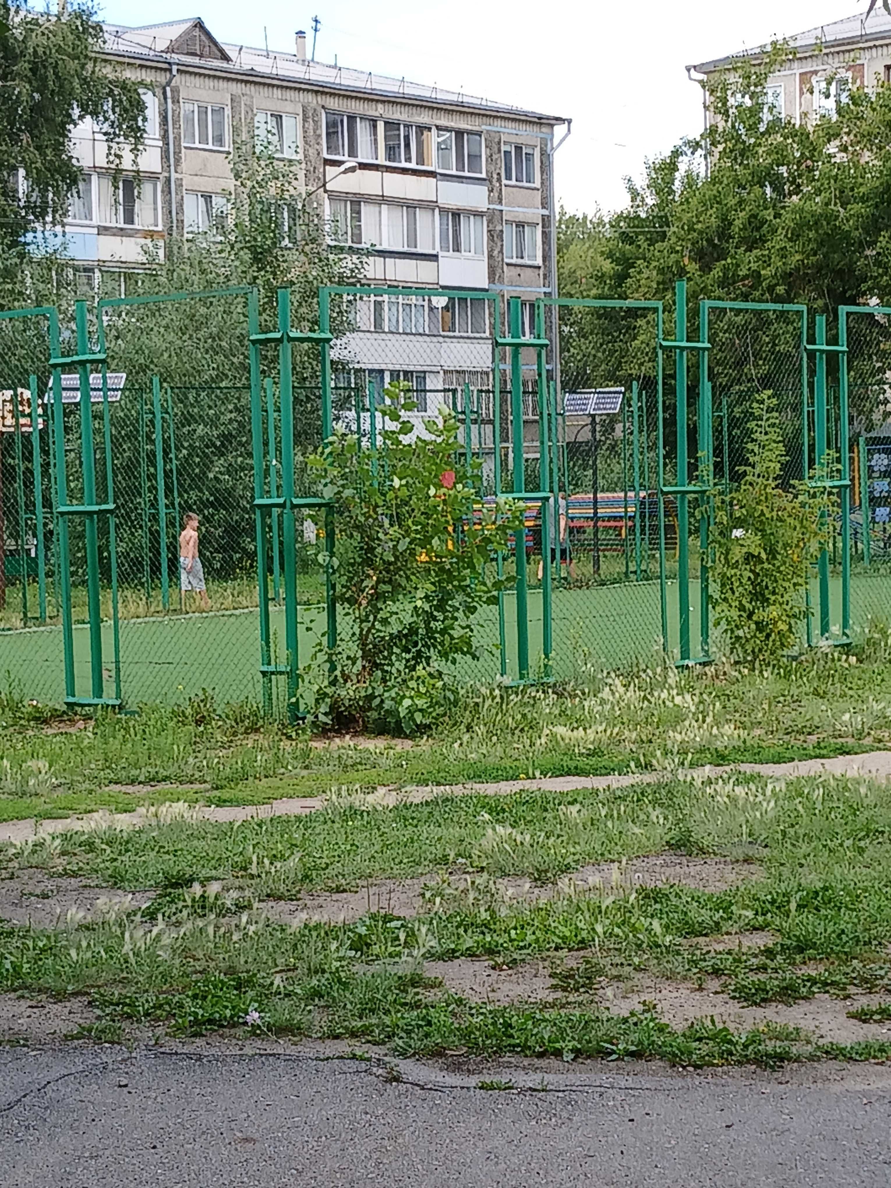 1ком  2/5  центр ТД  Рахмет 33м кв  13,3  млн  хозяин