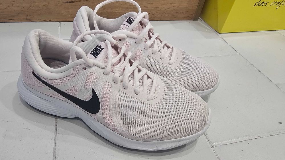 Дамски маратонки Nike