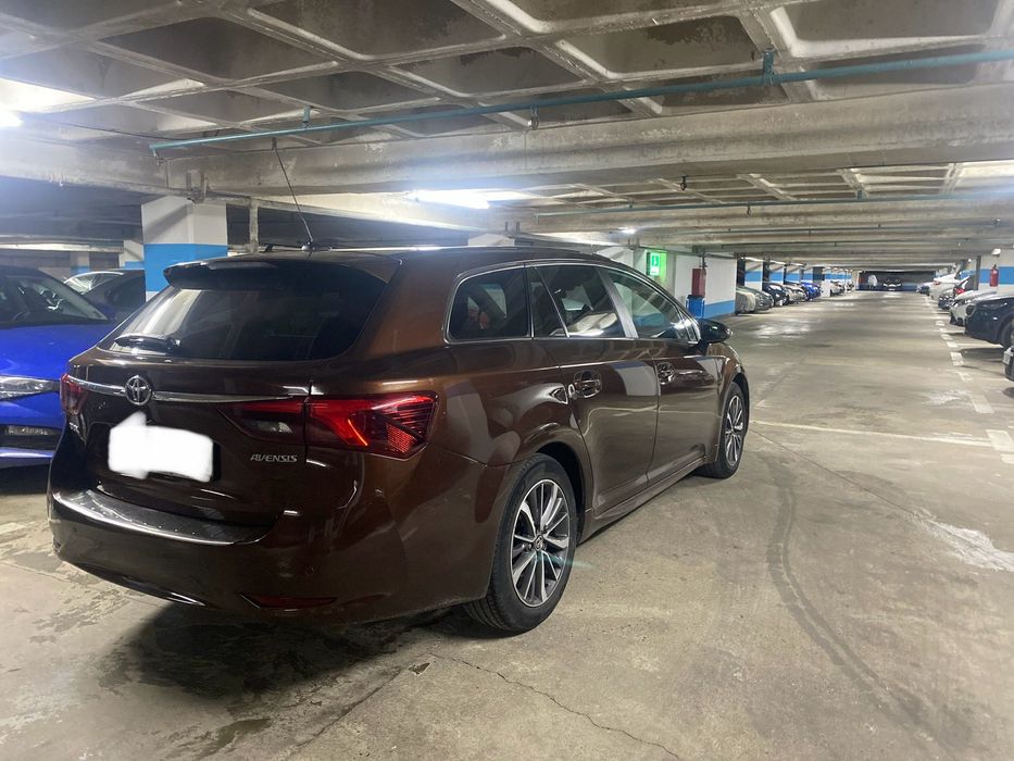 Toyota. Avensis.