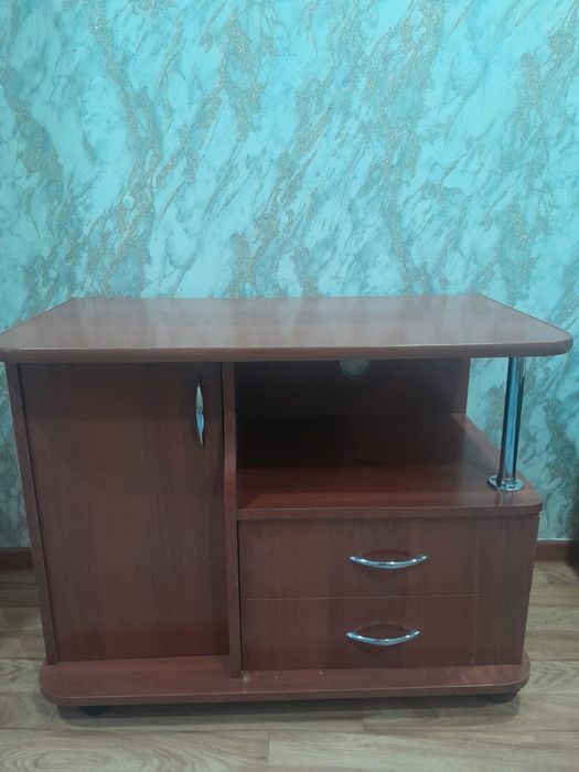 Продам тумбочку