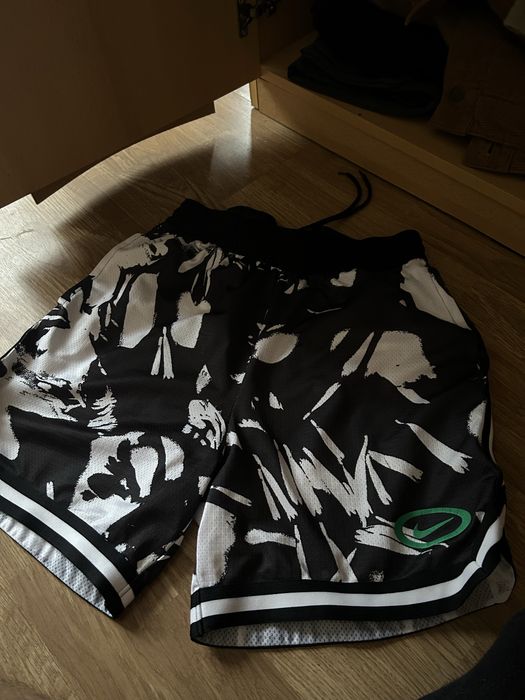 Pantaloni scurti nike de baschet sau sport