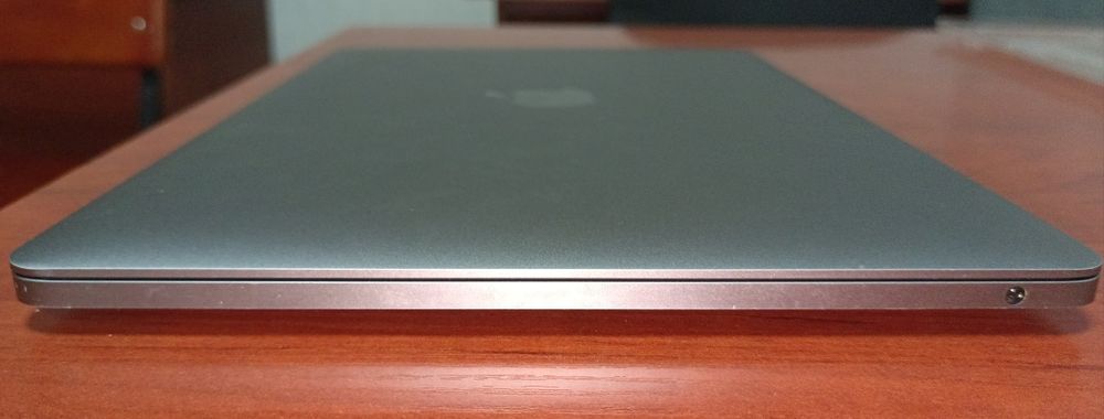 Sotiladi: MacBook Pro M1 8/256GB
