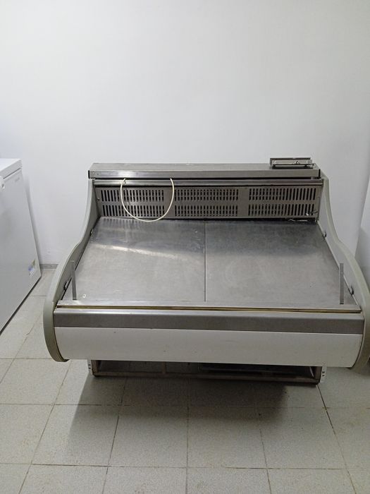 Витринный холодильник