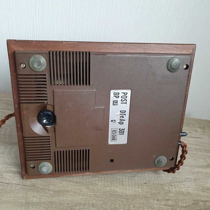 Стар дървен телефон марка "Лион"