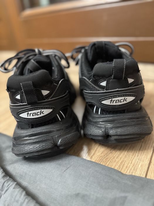 Balenciaga track 38