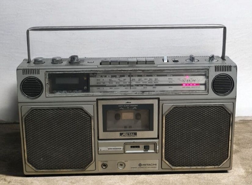 Радиокасетофон Hitachi TRK 8130E