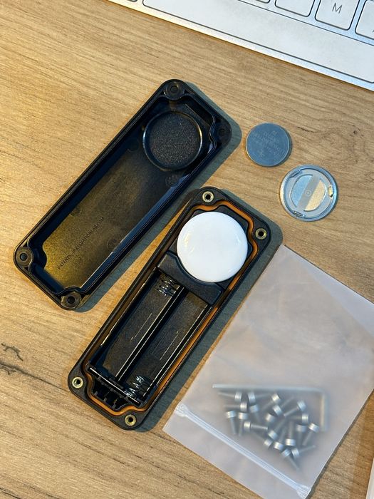 AirTag с кейсом и автономной работой до 10 лет