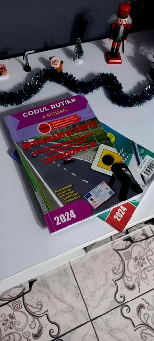 CODUL RUTIER ACTUALIZAT 2024* 2 Cărți + Harta cu semnele rutiere.