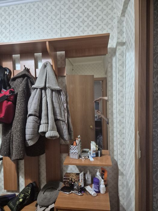 Продам прихожую. Состояние хорошее. Цена договорная.