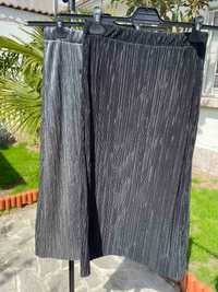 Черна плисирана пола