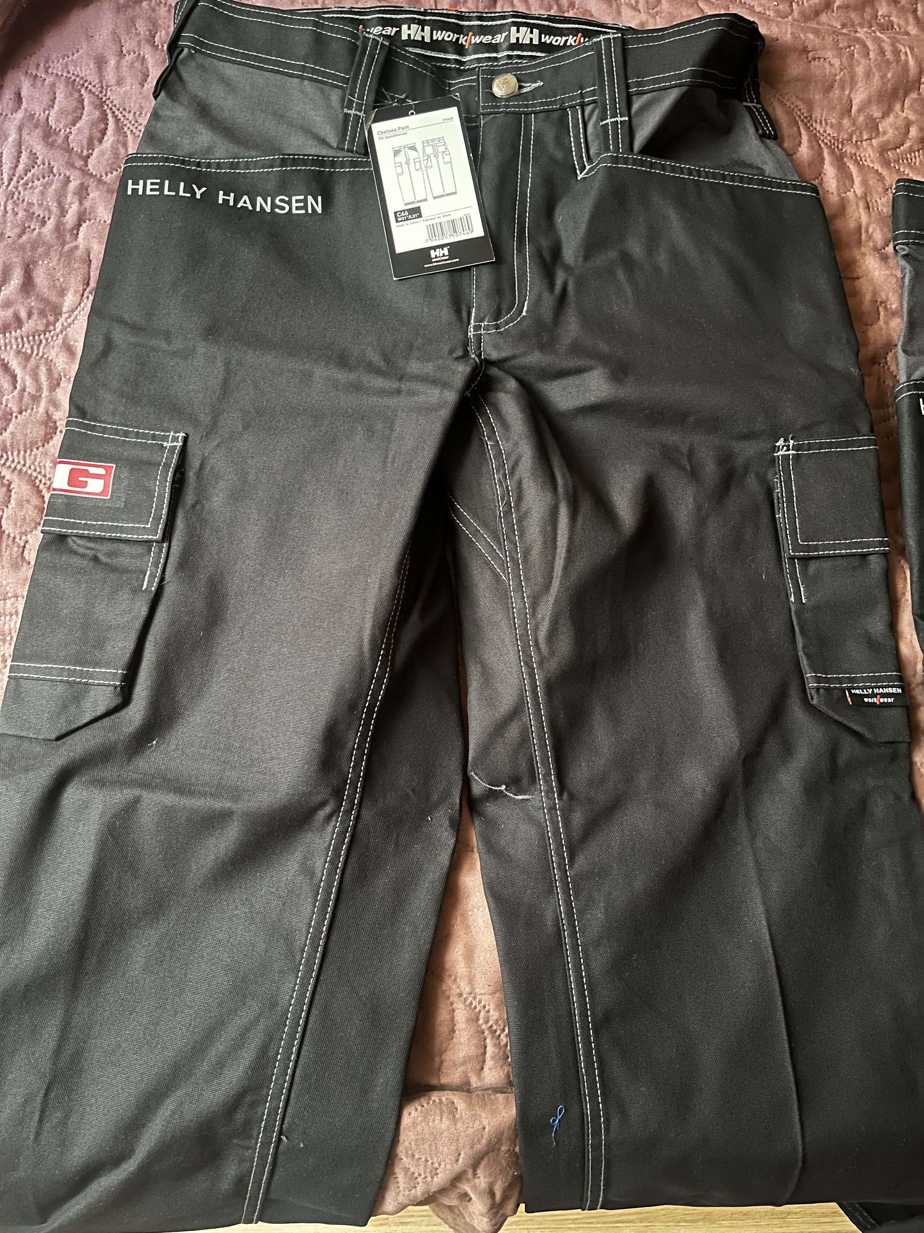 Работно облекло на марката Helly Hansen  само долнище размер ХЛ и М