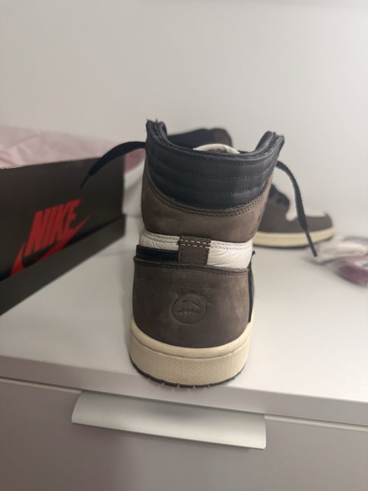 Jordan 1 Travis Scott