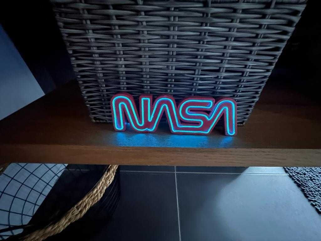 Lumina de veghe Neon NASA