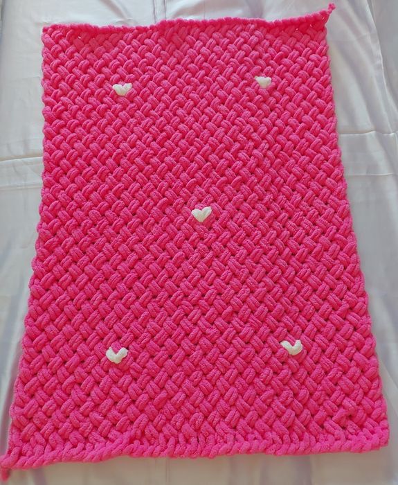 Ръчно плетено бебешко одеялце