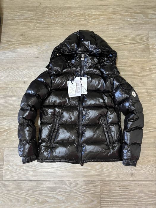 Vând geaca Moncler Maya Puffer . Preț negociabil