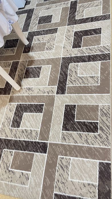 Ковер 2 штуки есть