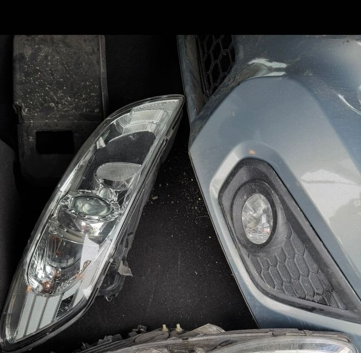 Десен фар Volvo c30 2012