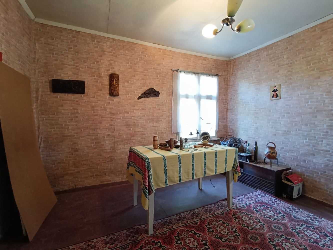 Двуетажна къща в село Върбица