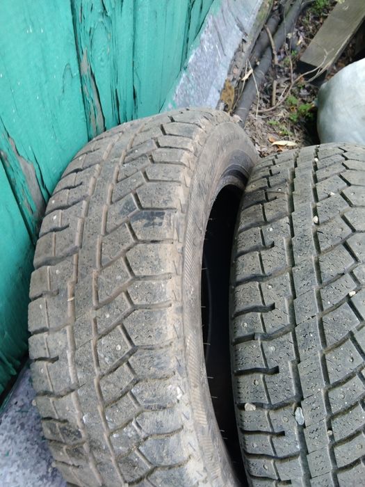 продам две шины на 15