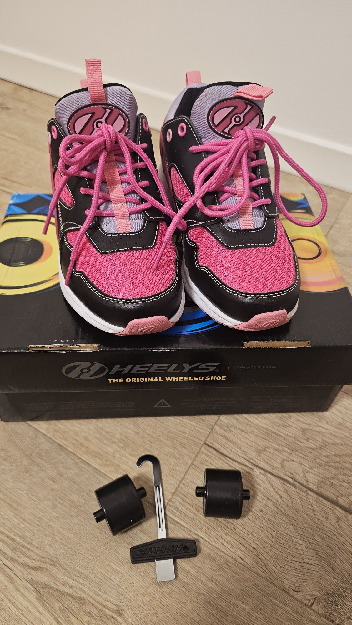 Heelys - adidasi cu roți detasabile, mărimea 34