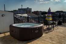cazare regim hotelier jacuzzi central unic in oras acces sala de sport