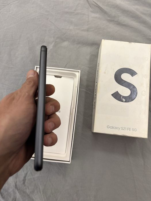 Продавам Samsung S21 FE 5G 128GB черен