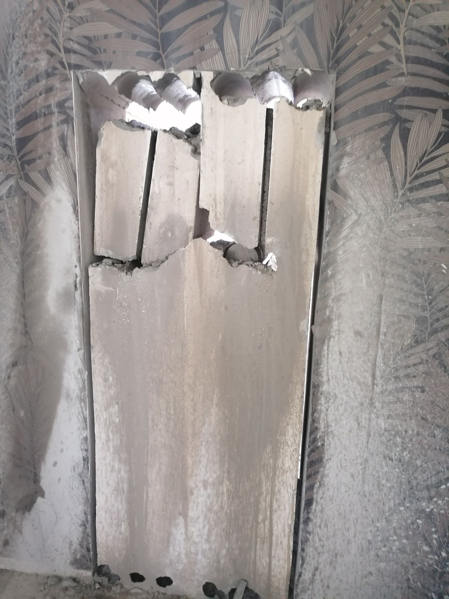Taiere pereti beton balcon, etc,  gaura hota, slit pereți /pardoseli