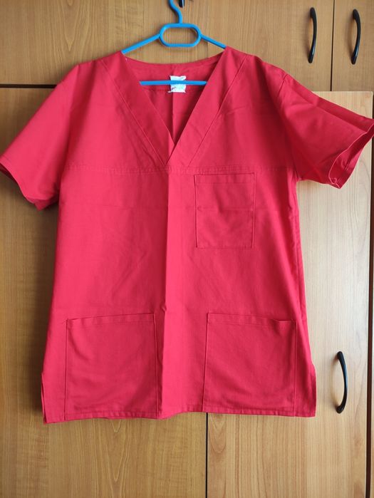 Vând costume medicale  damă