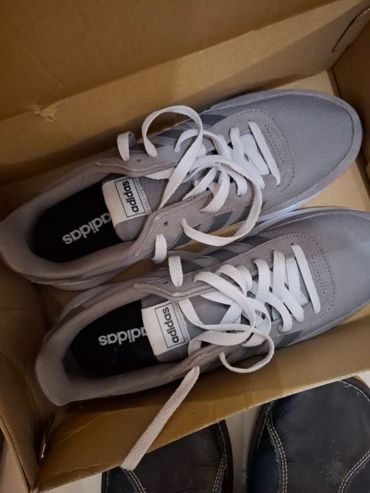 Продавам маратонки ADIDAS