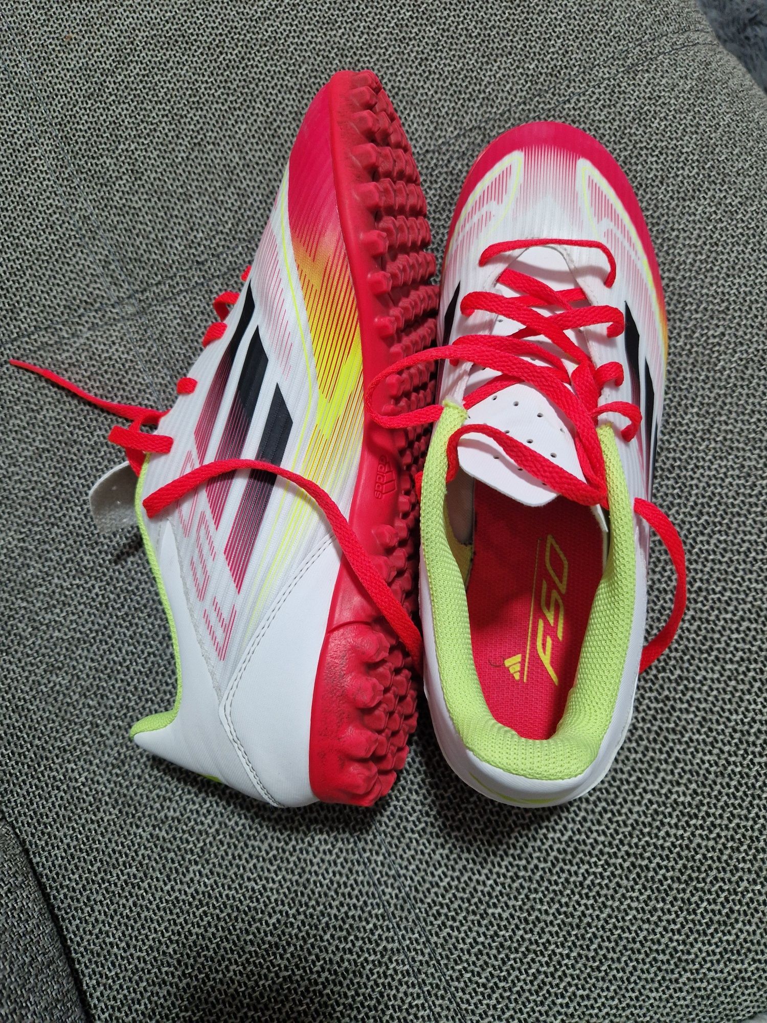 Vand papuci fotbal sintetic Adidas F50