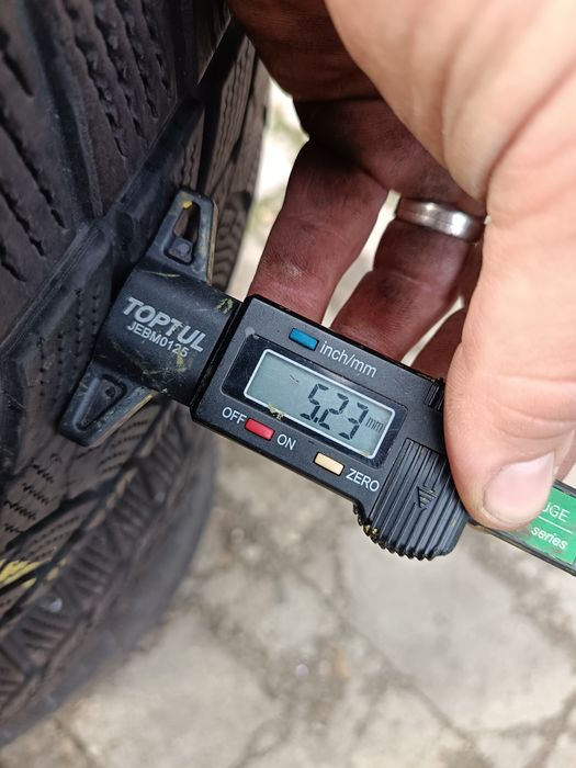 Anvelope MS iarna 235 60 18 Dunlop 2021 5.2-6.2mm