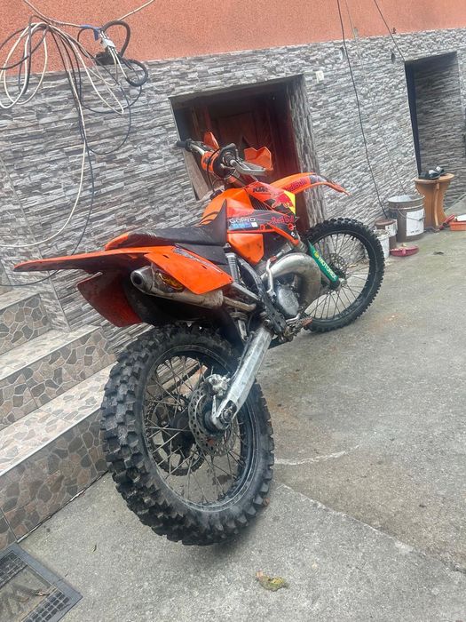 Vând KTM 250 SX.