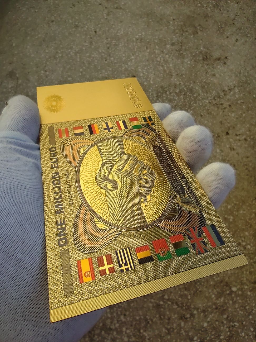 Vând bancnote "1 Million Euro" 24k gold