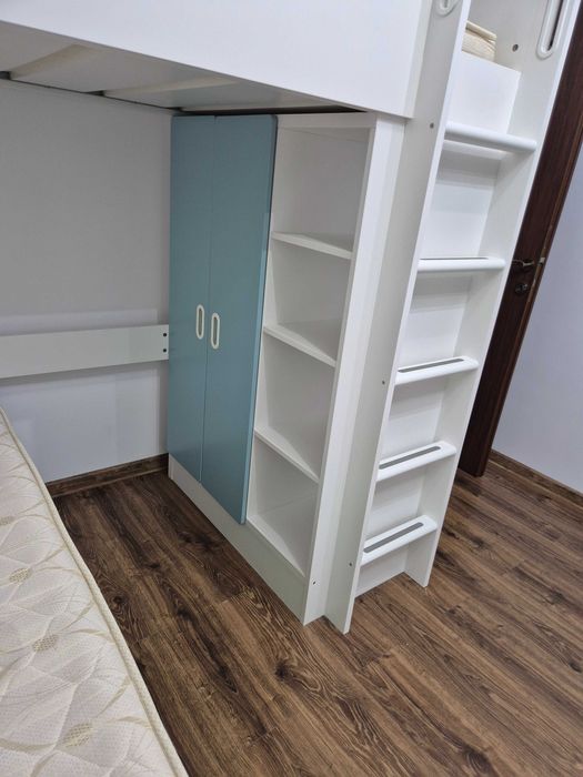 Pat copii supraetajat