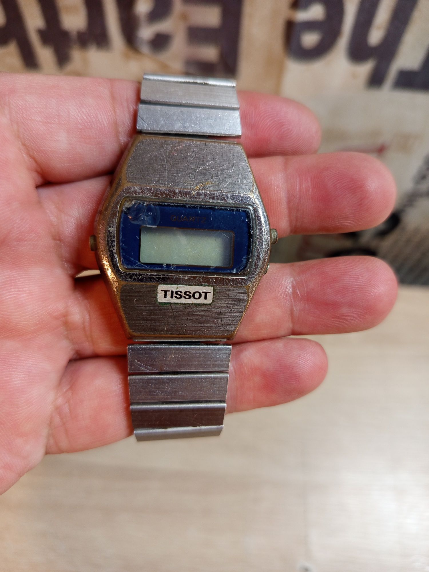 Часовник "Tissot"дигитален LCD