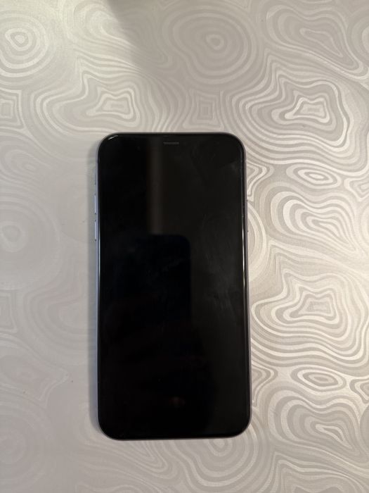 Продаю IPhone 11
